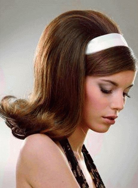 60s slick hairstyle - Headscarf/headband transition between 60s/70s 60s Mod Hair, 1960 Hairstyles, 60’s Hair, Agent 99, Trendy We Fryzurach, 1960s Hair, Trilogy Tour, 50s Hairstyles, 60s Hair