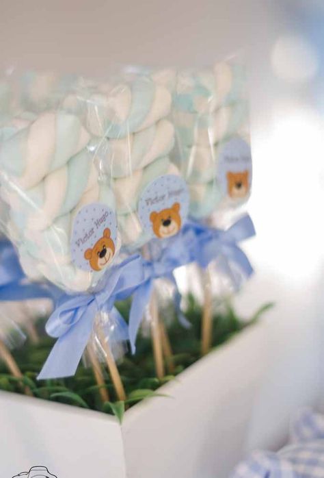 Pirulitos de marshmallow: fácil, rápido e barato de fazer Bear Baby Shower Theme, Idee Babyshower, Baby Shower Decorations For Boys, Teddy Bear Baby Shower, Baby Bear Baby Shower, Baby Party, Boy Shower, Diy Birthday, Baby Birthday