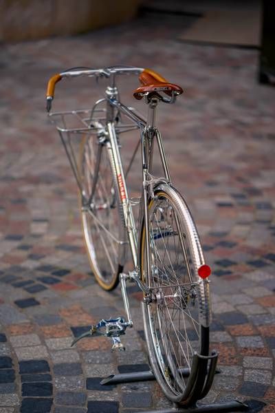 Porteur léger Bicycle Camping, Road Bike Vintage, Bike Details, Velo Vintage, Steel Bike, Urban Bike, Cycling Cap, Vintage Bike, Fixed Gear