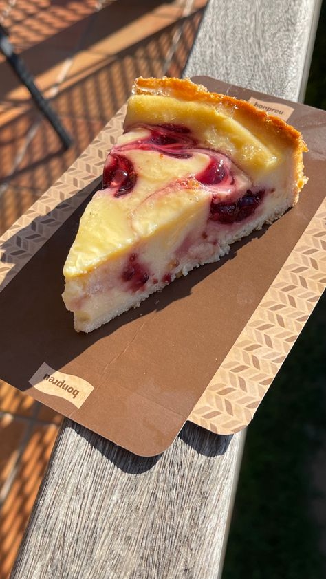 Cheesecake Slice Aesthetic, Cheesecake Astethic, Cheesecake Pictures, Cheesecake Sandwich, Assorted Cheesecake, Cheesecake Aesthetic, Birthday Cheesecake, Desserts Cheesecake, Bakery Foods