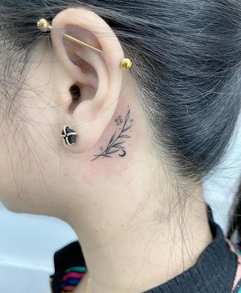 Inner Ear Flower Tattoo, Tiny Flower Tattoo Behind Ear, Cute Behind The Ear Tattoos For Women, Inside Ear Tattoos Flower, Semi-colon Tattoo Behind The Ear, Tatto Behind Ear Girl, Small Tattoo Ideas For Men, Bicep Tattoo Men, Back Tats