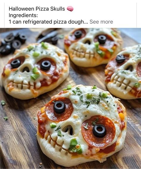 Halloween Get Together Food Ideas, Halloween Skull Pizza, Halloween Kids Appetizers, Mini Halloween Pizzas, Pizza Skulls Recipe, Halloween Pizza Skulls, Lunch Halloween For Kids, Spooky Pizza Ideas, Halloween Mexican Food