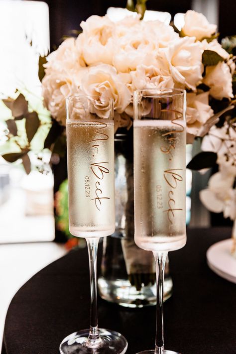 Glass For Wedding, Glass Wedding, Wedding Party Champagne Glasses, Custom Champagne Flutes, Champagne Flutes Wedding, Wedding Champagne, Wedding Flutes Bride And Groom, Champagne Wedding Decor, Champagne Wedding Theme