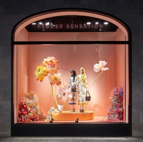 Department Store Window Display, Fashion Display Ideas, Product Display Design Creative, Store Displays Visual Merchandising, Flowers Window Display, Bridal Shop Decor, Fashion Window Display, Jewelry Store Displays, Window Display Retail