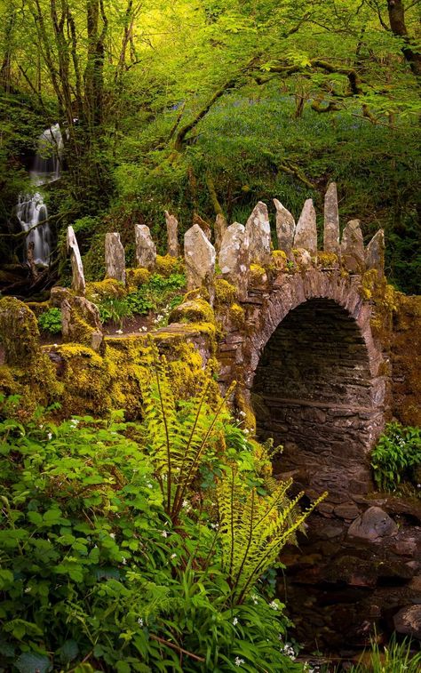 Ancient Celtic Aesthetic, Celtic Buildings, Celtic Architecture, Fiddlers Green, Irish Architecture, Sci Fi Building, Lost Continent, Between Two Worlds, Celtic Woman