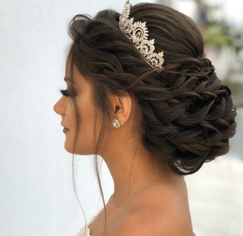 Embody the princess in you with these gorgeous wedding hairstyles with tiara. For more such information, stay tuned with shaadiwish. #hairstyle #hairstyleideas #cutehairstyle Hairstyles With Crown, High Ponytail Hairstyles, Quinceanera Hairstyles, Wedding Hairstyles Bride, Bridal Hair Updo, Quince Hairstyles, Cornrow Hairstyles, Crown Hairstyles, Box Braids Hairstyles