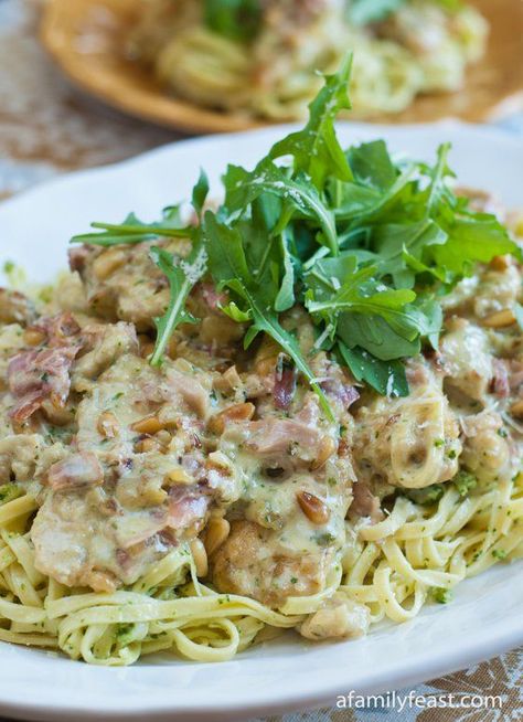 A make-at-home recipe for Chicken Bellagio - based on the popular version from The Cheesecake Factory. Chicken Bellagio, Chicken With Prosciutto, Homemade Pesto Recipe, Cheesecake Factory Recipes, The Cheesecake Factory, Family Feast, Main Menu, Cheesecake Factory, Think Food