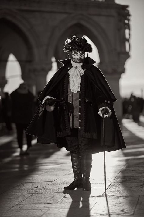 Masquerade Outfit Men, Venice Masquerade, Masquerade Men, Venetian Costumes, Masquerade Outfit, Venice Carnival Costumes, Venice Mask, Venetian Carnival Masks, Italy Images