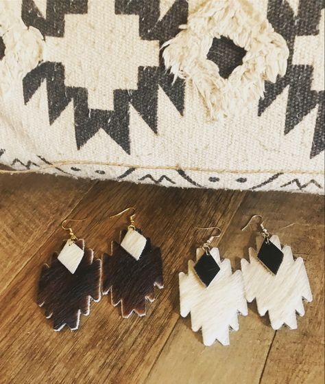 Diy Western, Horsehair Jewelry, Cricut Earrings, Aztec Earrings, Earring Inspo, Western Crafts, Diy Leather Earrings, Leather Jewelry Diy, Leather Earring