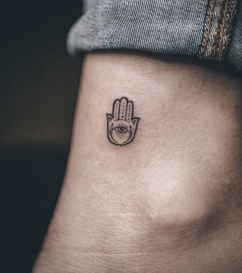 Ornamental Hamsa Tattoo, Mini Hamsa Tattoo, Minimalist Hamsa Tattoo, Tiny Hamsa Tattoo, Places To Put Small Tattoos Women, Minimalist Art Tattoo, Small Eye Tattoo, Aesthetic Small Tattoos, Small Evil Eye Tattoo