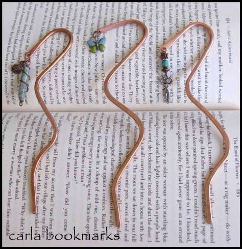 Copper bookmark tutorial Bead Angels, Copper Bookmark, Bookmark Tutorial, Wire Bookmarks, Penanda Buku, Beaded Angels, Copper Diy, Beaded Bookmarks, Feather Crafts