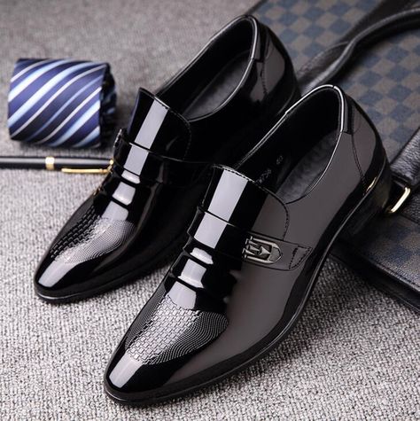 Men Classic Pointed Toe Metal Decoration Business Dress Formal Shoes Online - NewChic Mobile Office Footwear, Mens Business Casual Shoes, Mens Business Casual, Mens Dress Loafers, Mens Business Shoes, Mens Loafers Casual, Mens Business, Wedding Shoes Comfortable, Groom Shoes