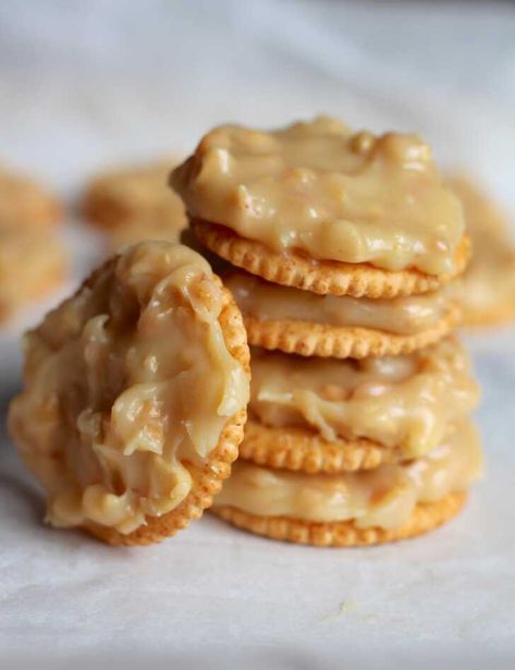 Dandy-Do Cookies | 12 Tomatoes Ritz Cracker Recipes, Cracker Cookies, Candy Recipes Homemade, Cracker Recipes, Think Food, Candy Cookies, Sweetened Condensed Milk, Cookies Ingredients, Cookies Recipes Christmas