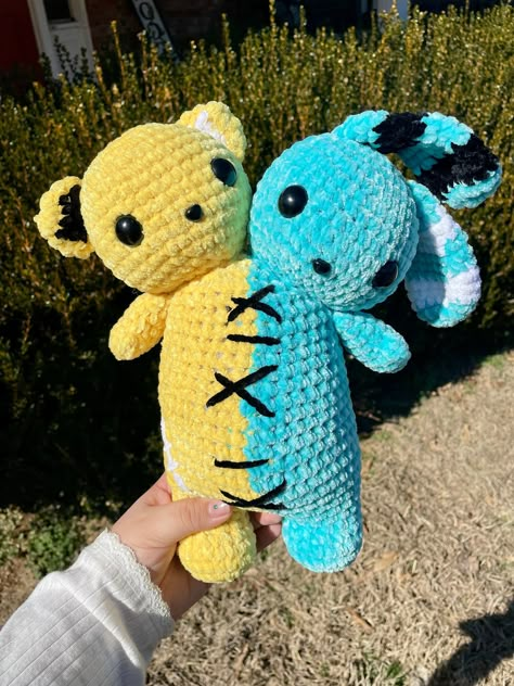 Two Headed Plushie Crochet Pattern Free, Two Headed Crochet Pattern, Two Headed Crochet Plush, Two Headed Crochet, Halloween Crochet Plushies, Blanket Yarn Projects, Knitting Needles Storage, Plushie Ideas, Velvet Bunny