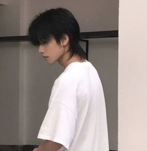 Long Haired Man, Asian Boy Haircuts, Korean Mullet, Haircut Straight Hair, Long Hair Style, Short Hair Tomboy, Asian Haircut, Mullet Haircut, Haircut Straight