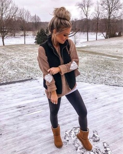 Style Ideas To Wear UGG Boots This Season » Celebrity Fashion, Outfit Trends And Beauty Tips Popular Fall Outfits, Athleisure Outfits Summer, 2019 Style, Chic Winter Outfits, Winter Outfits Cold, Coat Outfit, Winter Leggings, Hipster Outfits, Cute Winter Outfits