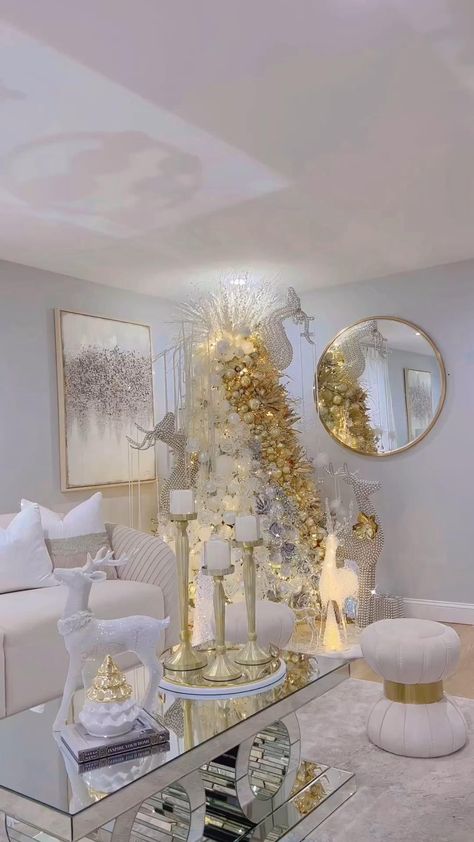 Glam Christmas Tree, Elegant Christmas Tree Decorations, Luxury Christmas Decor, Glam Christmas Decor, Elegant Christmas Decor, Christmas Tree Decorating Themes, Christmas Candle Decorations, Glam Christmas, Elegant Christmas Trees