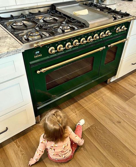 Green Oven Range, Green Kitchen Appliances Aesthetic, Green Range Cooker, Dark Green Kitchen Appliances, Colored Stove Kitchen, Pink Stove Range, Green Oven Kitchen, Colorful Appliances In Kitchen, Green Stove Range