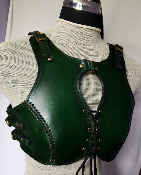 Dnd Leather Armor Female, Thistle And Spire Outfit, Romani Outfit, Female Leather Armor, Female Viking, Warrior Armor, Chest Plate, Ren Faire Costume, Warrior Outfit