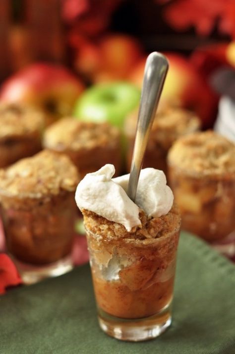 Apple Crisp Shooters from The Boys Club Pie Shooters, Delicious Thanksgiving Desserts, Shot Glass Desserts, Dessert Shooters, Delicious Thanksgiving, Oreo Dessert, Thanksgiving Desserts, Köstliche Desserts, Betty Crocker