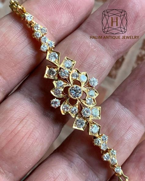 Traditional Diamond Earrings Indian, Malay Archipelago, Creation Of The World, Victorian England, Neck Pieces Jewelry, Diamond Pendants Designs, Gold Jewelry Stores, Gold Pendant Jewelry, Black Beaded Jewelry