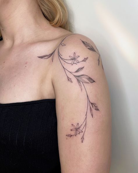 Beautiful shoulder freehand project. #tattoostockholm #stockholmtattoo #stockholmtattooartist #stockholmtatuering #stockholmtatuerare #visitstockholm🇸🇪 #travelstockholm #stockholmpride #stockholminsta #finelinetattooartist #finelinetattoostockholm Tattoo Stockholm, Visit Stockholm, Tattoo Apprentice, First Friday, Feminine Tattoos, Fine Line Tattoos, July 28, Safe Space, Tattoo On