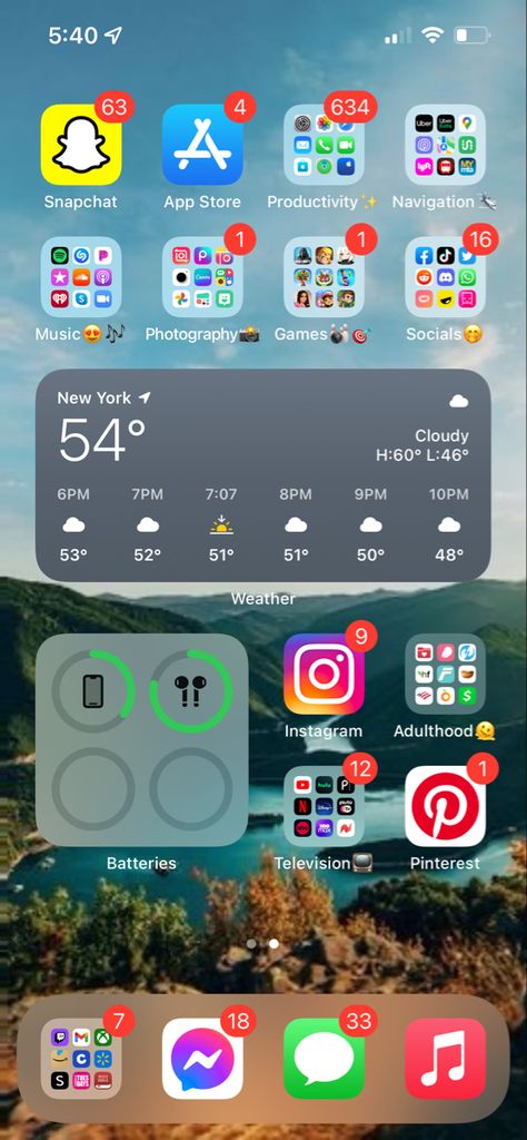 #iphone13 Iphone 13 Screen Layout, Iphone 13 Layout Ideas, Iphone 13 Setup, Iphone 13 Homescreen Ideas, Iphone 13 Homescreen, Layout Homescreen Iphone, Iphone App Layout Homescreen, Organisation Iphone Apps, Homescreen Organization Iphone