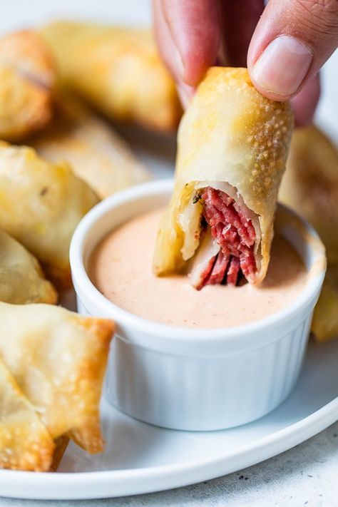 Reuben Egg Rolls, Ruben Sandwich, Egg Roll Ingredients, Wisconsin Vacation, Oven Recipe, Russian Dressing, Cooking Lunch, Egg Roll Recipes, Egg Roll Wrappers