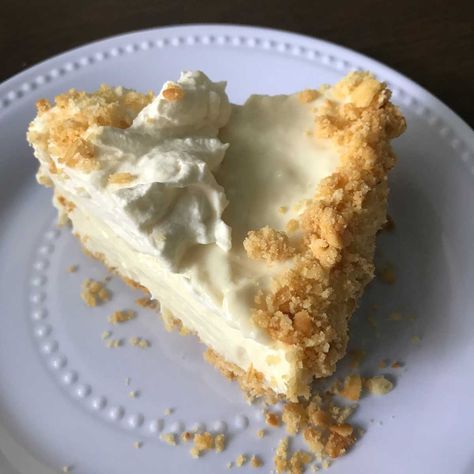 Ritz Crust Lemon Pie aka Ritzy Lemon Pie Ritz Cracker Pie Crust Recipe, Freezer Pies, Cream Cheese Condensed Milk, Easy Lemon Icebox Pie, Ritz Cracker Dessert, Pie Crust Dessert, No Bake Lemon Pie, Cracker Dessert, Ritz Cracker Recipes