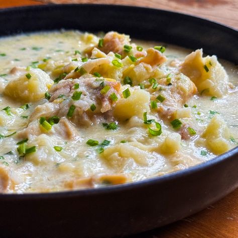 Cullen Skink (Scottish Fish Soup) Cullen Skink Soup, Icelandic Fish Stew, Scottish Stew, Irish Soup Recipes, Scottish Soup, Cullen Skink Recipe, Cullen Skink, Fish Soup Recipe, Roast Carrots