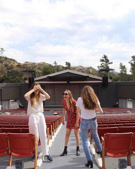 Greek Show, Haim Style, Este Haim, Danielle Haim, Mode Hippie, Haim, Youth Culture, Style Crush, Red Aesthetic