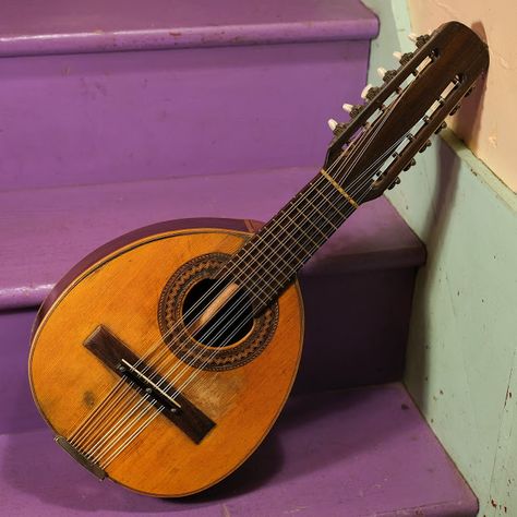 A bandurria is a plucked chordophone, typically played in Spanish folk music. However, it was also used in Spanish colonies. This instrument pictured here was first made in the 1920s, and was refurbished by Jake Wildwood. Features include a solid spruce over solid rosewood back and sides. The neck is mahogany. The author of the blog noted the soundhole rosette and neckjoint has a structural fatigue. Guitar Spanish, Bardic Inspiration, Banjo Ukulele, Spanish Culture, Folk Instruments, Stringed Instruments, Folk Music, Mandolin, String Instruments