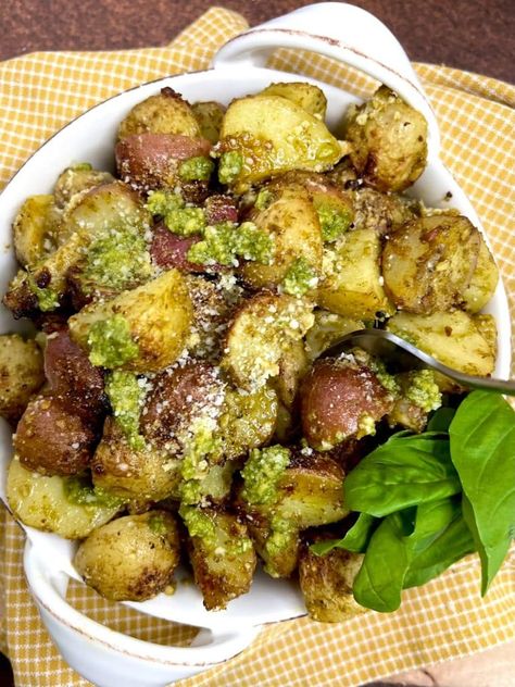 Easy Pesto-Roasted Potatoes Italian Sides, Friendsgiving Food Ideas, Friendsgiving Potluck, Pesto Potatoes, Friendsgiving Food, Mini Potatoes, I Want Food, Random Recipes, Potato Sides