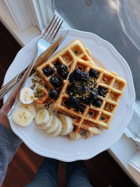 Healthy Waffles, Waffle Maker Recipes, Protein Waffles, Kodiak Cakes, Single Serving Recipes, Food Aesthetics, Waffle Toppings, Single Serving, Köstliche Desserts