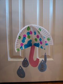 Ramblings of a Crazy Woman: April Showers Bring May Flowers (Umbrella Craft) Paper Plate Umbrella, April Preschool, Umbrella Craft, Weather Crafts, April Crafts, Weather Theme, Spring Preschool, Daycare Crafts, Paper Plate Crafts