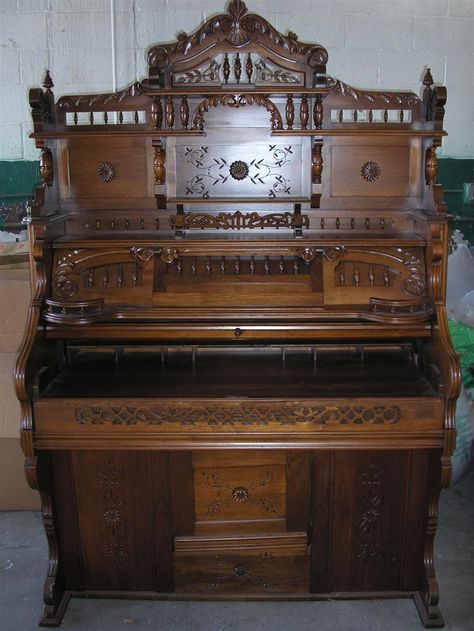 Repurposed Pianos, Hutch Desk, Pump Organ, Piano Desk, Upcycled Items, Piano Ideas, Piano Parts, Furniture Redos, Old Pianos