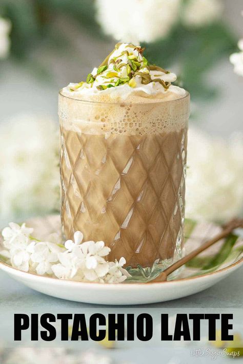 Pistachio coffee is an absolute treat to sip upon with sweet, creamy & nutty elements to savour. This pistachio latte recipe is quick & easy to make. It's also far cheaper than buying one from a coffee shop. Pistachio Cold Foam, Pistachio Latte Recipe, Pistachio Coffee, Pistachio Latte, Pistachio Syrup, Frozen Drink Recipes, Pistachio Gelato, Champagne Recipes Cocktails, Frozen Cocktail Recipes