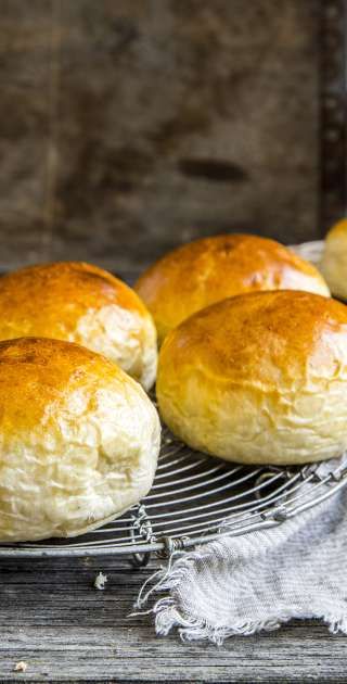 Norwegian Boller Recipe, Swedish Buns Recipe, Norwegian Bread Recipes, Norwegian Bread, Sweet Buns Recipe, Swedish Buns, Bakery Treats, Baking Buns, Recipes Italian