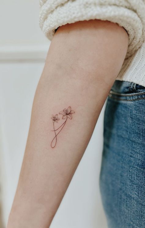 Mommy Daughter Tattoos, Small Girly Tattoos, Petit Tattoo, Silhouette Tattoos, Petite Tattoos, Weird Tattoos, Tattoo Feminina, Discreet Tattoos, Girly Tattoos