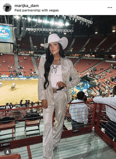 Rodeo Outfits For Women Summer, Outfits For Vegas, Nfr Outfits For Vegas, Nfr Outfits For Vegas Cowgirl Fashion, Vegas Cowgirl, Western Glam Outfit, Country Music Concert Outfit, Cowgirl Western Wear, Country Concert Outfit Ideas