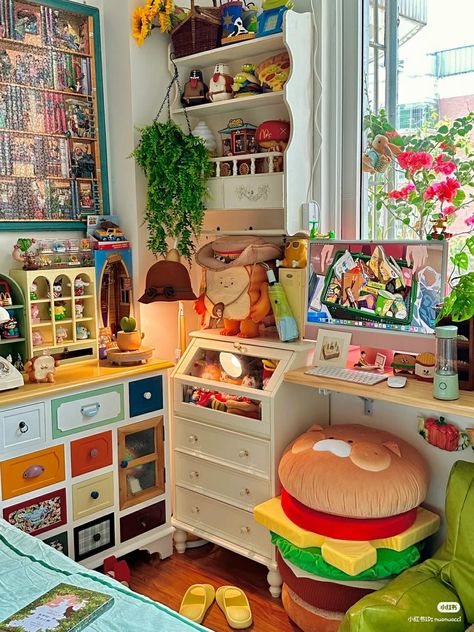 Colorful Cluttercore, Japanese Maximalism, Yellow Room Ideas, Quirky Bedroom Ideas, Juminocore Room, Kid Core Room, Japan Room Decor, Kidcore Bedroom, Maximalist Homes