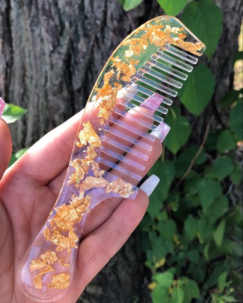 Resin Comb Ideas, Resin Aesthetic, Black Liquid Lipstick, Resin Comb, Resin Idea, Miniature Photography, Resin Accessories, Pop Sockets, Flower Press