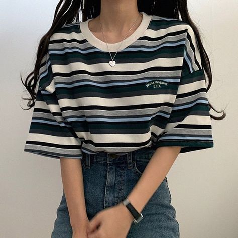 Outfit Inspiration Minimalist, Half Sleeve Aesthetic, Aesthetic Outfits Sweaters, Bright Summer Clothes Aesthetic, Comfy Tshirt Outfits, Soft-girl Outfits, G E O R G I A N A Outfits, 90s Tshirt Outfit, Korean T Shirt Outfit