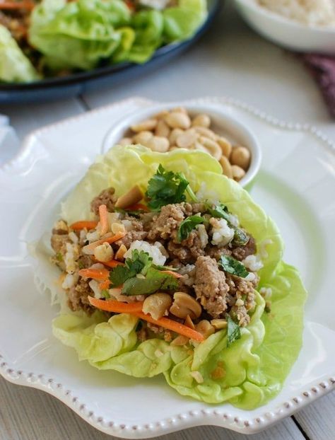 Thai Turkey Brown Rice Lettuce Wraps mix your favorite Asian flavors into a crisp, healthy lettuce wrap. Ground turkey is simmered in lime juice, ginger, soy sauce and red chili garlic sauce and mixed with brown rice. Top these with fresh cilantro, matchstick carrots and crunchy peanuts and you have a healthy meal.  // acedarspoon.com #lettucewraps #lowcarb #turkey Rice Lettuce Wraps, Ground Turkey And Rice, Ground Turkey Rice, Veggie Hummus Wrap, Turkey And Rice, Salat Wraps, Lettuce Wraps Healthy, Turkey Rice, Turkey Lettuce Wraps