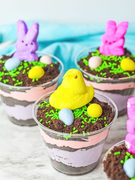 Individual Easter dirt pudding cups are the perfect way to celebrate the season. These no-bake treats are made with pudding, Oreo cookies, and everyone's favorite marshmallow Peeps. Easter Dirt Pudding, Easter Pudding Cups, Oreo Pudding Dessert, Dirt Cake Cups, Pudding Oreo, Dirt Pudding Cups, Easter Dirt Cake, Chocolate Pudding Cups, Easter Deserts