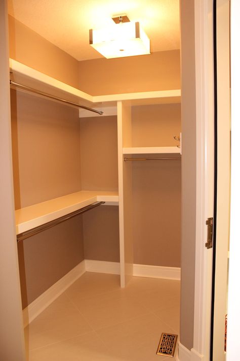 U Shaped Bedroom Closet, L Closet Ideas, Double Shelf Closet, L Shaped Walk In Closet Design, Simple Walkin Closet Ideas, U Shaped Closet Design, Diy Corner Closet Ideas, Double Rod Closet Ideas, L Shaped Master Closet