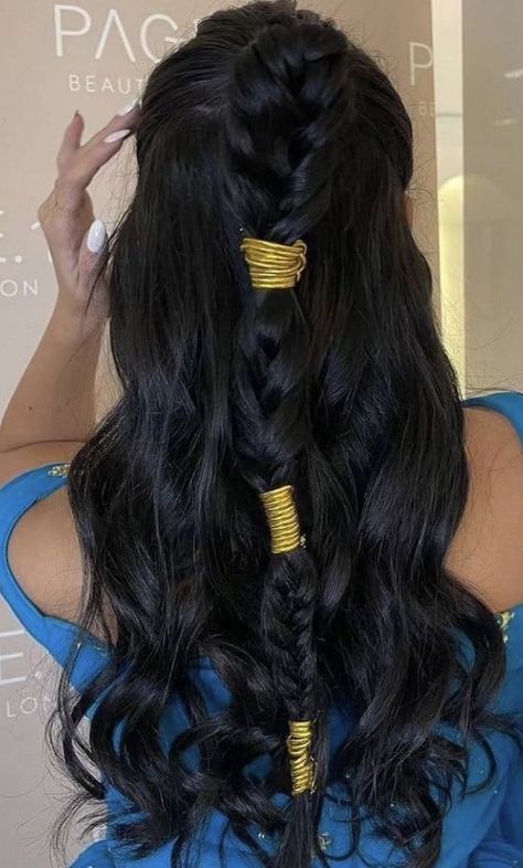 Eygptain Hairstyles, Hairstyle For Ramadan, Jasmine Inspired Hair, Ramadan Hair Styles, Edgy Wedding Hairstyles, Hairstyles For Ramadan, Persian Hairstyles, Middle Eastern Hairstyles, Arabian Hairstyle