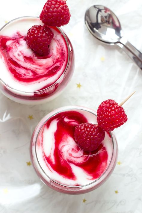 quick raspberry parfaits recipe Raspberry Cottage Cheese, Cottage Cheese Parfait, Moose Dessert, Raspberry Parfait, Raspberry Cottage, Cottage Cheese Dessert Recipes, Quick Keto Dessert, Cottage Cheese Recipes Healthy, Cottage Cheese Desserts