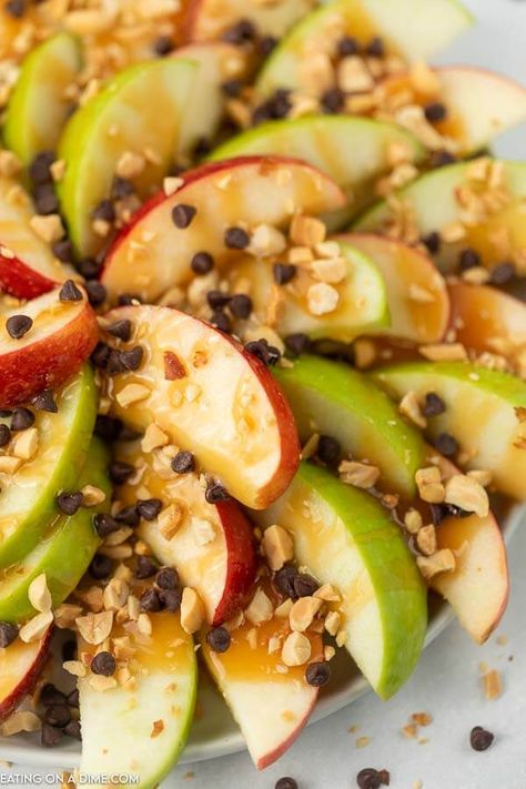 Apples Nachos, Caramel Apple Nachos, White Cheese Dip Recipe, Apple Nachos Recipe, Caramel Apple Desserts, Apple Nachos, Caramel Apples Easy, Eating On A Dime, Easy Caramel