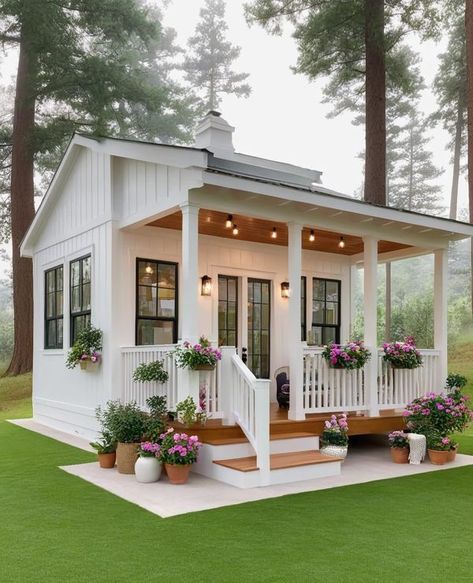 Tiny Homes Small Adu Ideas, Small Guest House, Farmhouse Sheds, Small Cottage Homes, House Roof Design, Shed To Tiny House, Small Cottages, Dream Cottage, Tiny Cabin